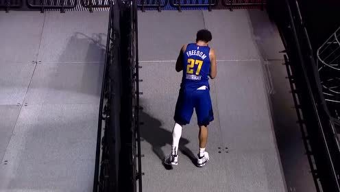 【NBA集锦】穆雷情绪激动 赛后长时间蹲在球员通道中