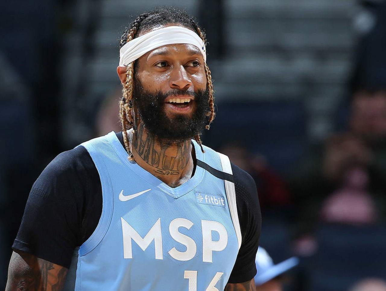 报道詹姆斯约翰逊选择了狼队把他送到了奥卡