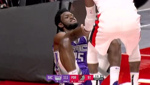 【NBA集錦】還是差點(diǎn)火候！梅圖籃下干拔卻遭遇扣籃滑鐵盧