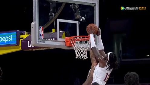 【NBA集錦】狠起來(lái)連隊(duì)友都隔扣！哈雷爾空中撞飛庫(kù)茲馬暴力補(bǔ)扣