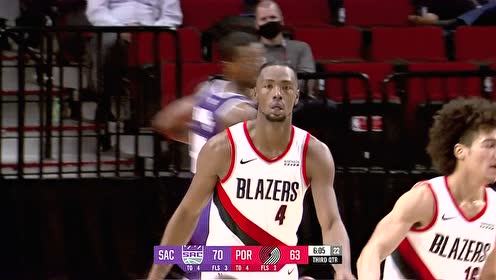 【NBA集錦】身體天賦終于展現(xiàn) 賈爾斯單槍匹馬垂直起跳兇狠反擊