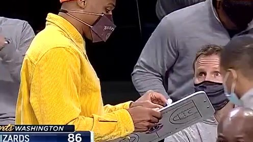 【NBA集錦】搶教練飯碗！威少場邊拿戰(zhàn)術(shù)板指揮