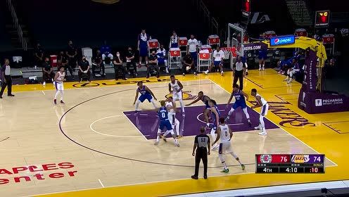 【NBA集錦】打出了詹皇的氣質(zhì)！霍頓-塔克空中上演高難度隔人上籃