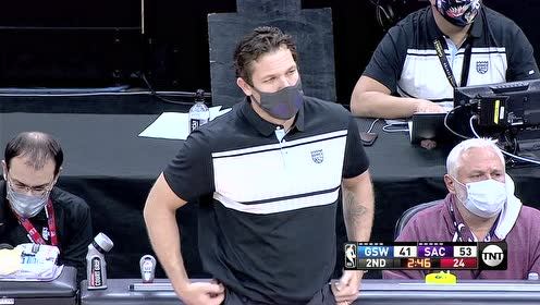 【NBA集錦】虎口奪食現(xiàn)場版 福克斯眼疾手快搶斷庫里滑翔暴扣