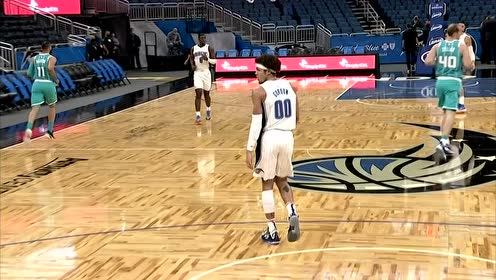 【NBA集锦】这个补扣能给几分?戈登平地而起双手暴扣