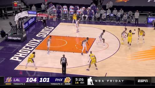 【NBA集锦】点燃球场气氛 布克一步过防守献罕见双臂挂筐扣篮