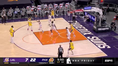 【NBA集锦】詹姆斯空中搡倒布里奇斯 湖人不讲武德进攻打成三分
