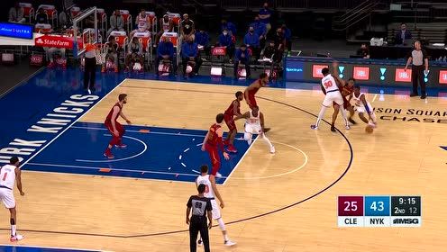 【NBA集锦】托平篮下找到找到队友 分球诺克斯三分命中