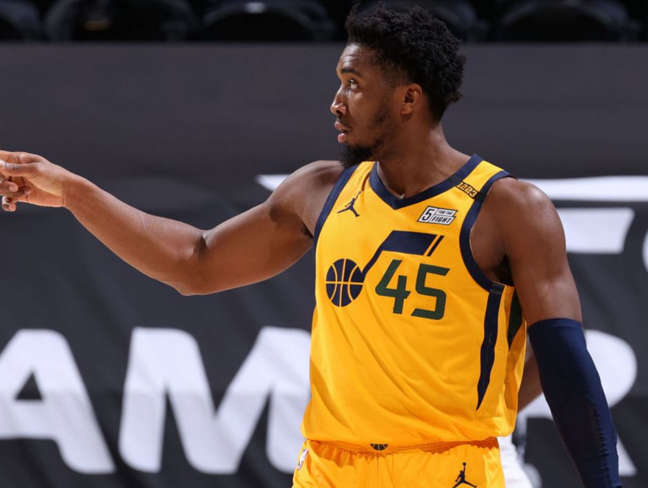 米切尔在爵士乐鹈鹕中以28岁出道