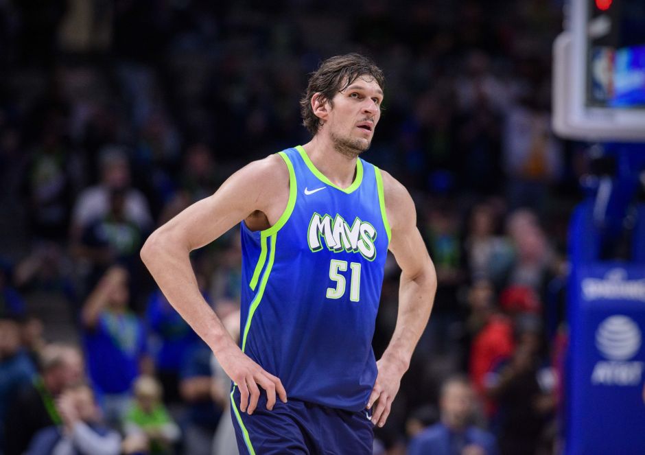 独行侠的中锋球员鲍威尔考利斯坦博班