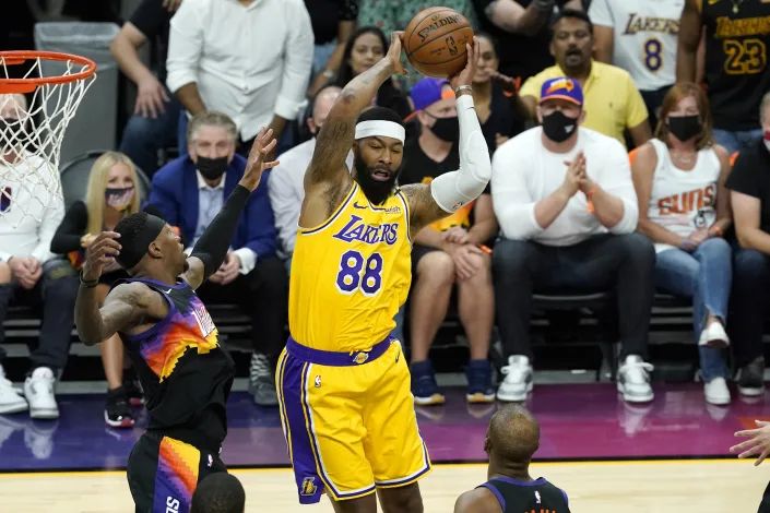 莫里斯湖人走到了绝境展示总冠军的dna的时机到了