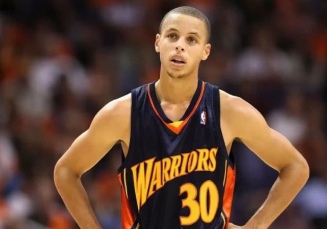 创历史库里新秀球星卡拍出590万美金天价超詹皇纪录70万