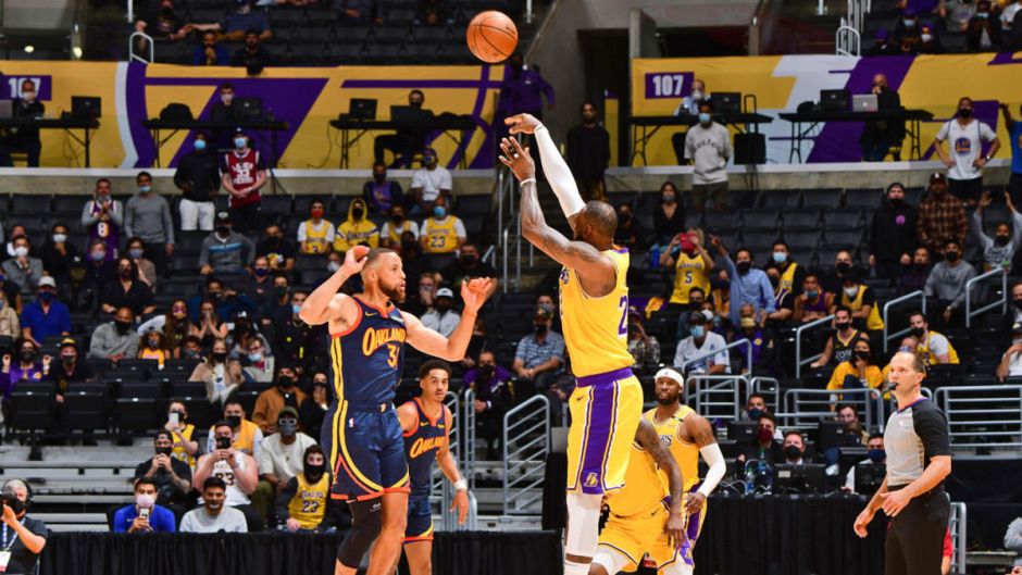 篮球就是生活 詹姆斯出生至今一半时间都是在打NBA 球迷屋