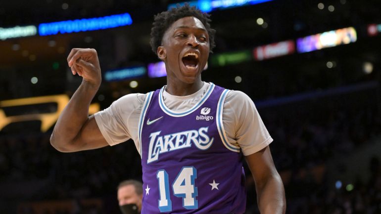 湖人队与后卫斯坦利约翰逊续约10天