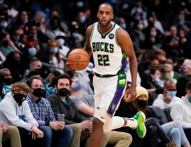 米德尔顿对雄鹿体系起到什么作用休赛期将面临续约