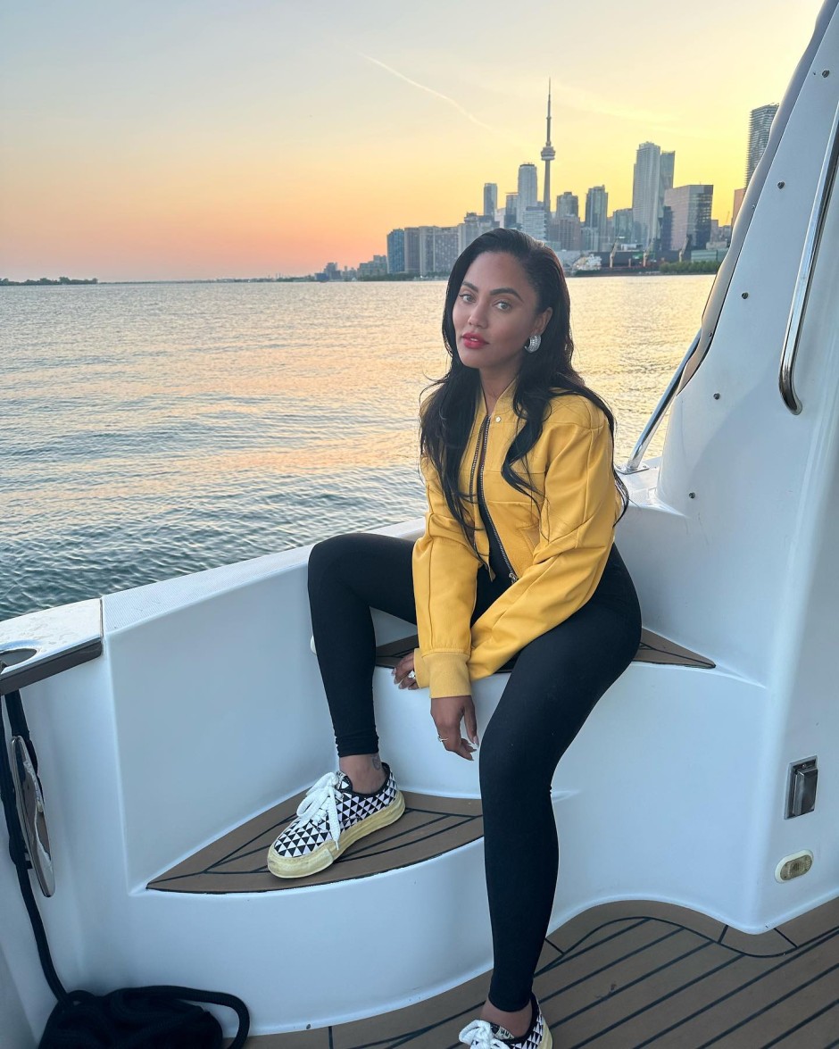 库里购千万级游艇与阿耶莎出海秀恩爱拥46亿资产罕见炫富