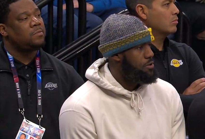 NBA湖人客场对阵森林狼詹姆斯缺席浓眉哥31分_湖人111-118不敌森林狼吞下4连败_詹姆斯缺阵浓眉伤退 湖人负森林狼重回西部第9