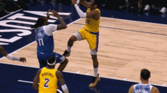 湖人111-118不敌森林狼吞下4连败_詹姆斯缺阵浓眉伤退 湖人负森林狼重回西部第9_NBA湖人客场对阵森林狼詹姆斯缺席浓眉哥31分