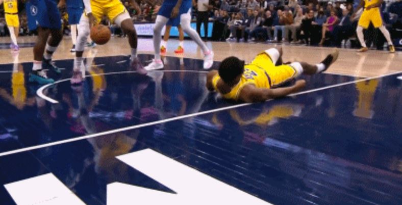 NBA湖人客场对阵森林狼詹姆斯缺席浓眉哥31分_湖人111-118不敌森林狼吞下4连败_詹姆斯缺阵浓眉伤退 湖人负森林狼重回西部第9