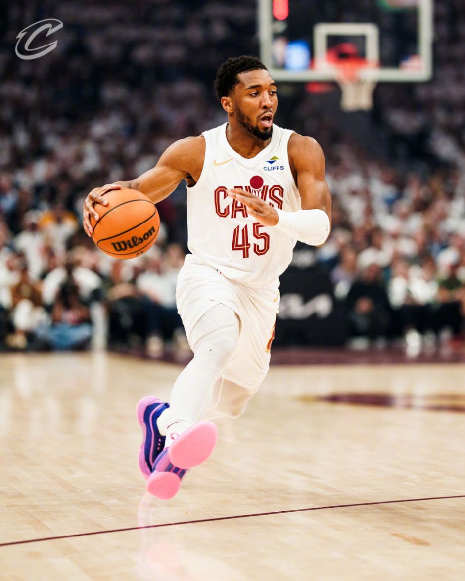 NBA季后赛战报：骑士险胜热火总分2-0 米切尔30+6+6+7三分希罗33分