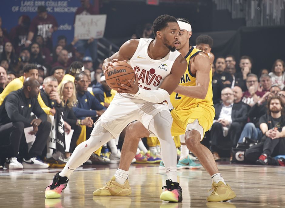 NBA半决赛战报：骑士防守稀烂被步行者三分36中19 米切尔33+5球迷提前离场