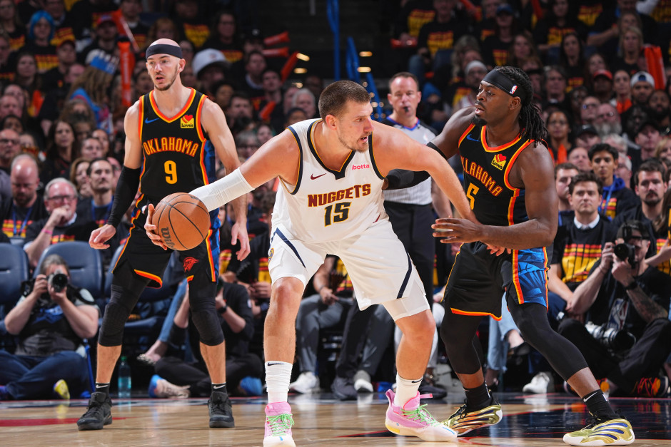 NBA季后赛掘金vs雷霆今日战报 约基奇六犯离场！雷霆大胜掘金扳平系列赛大比分！