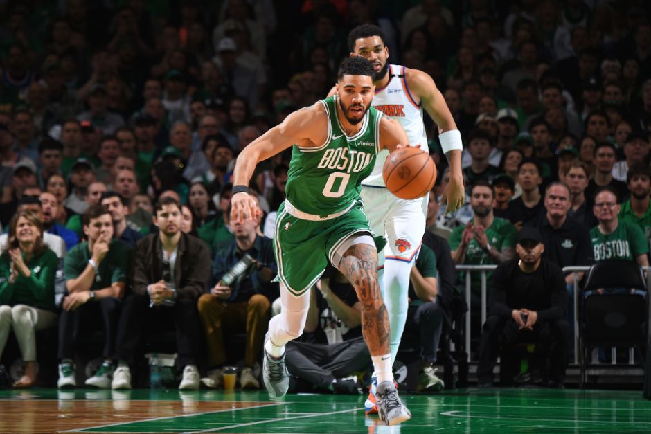 NBA季后赛战报：尼克斯连续两场20分逆转绿军2-0 塔图姆19中5丢绝杀