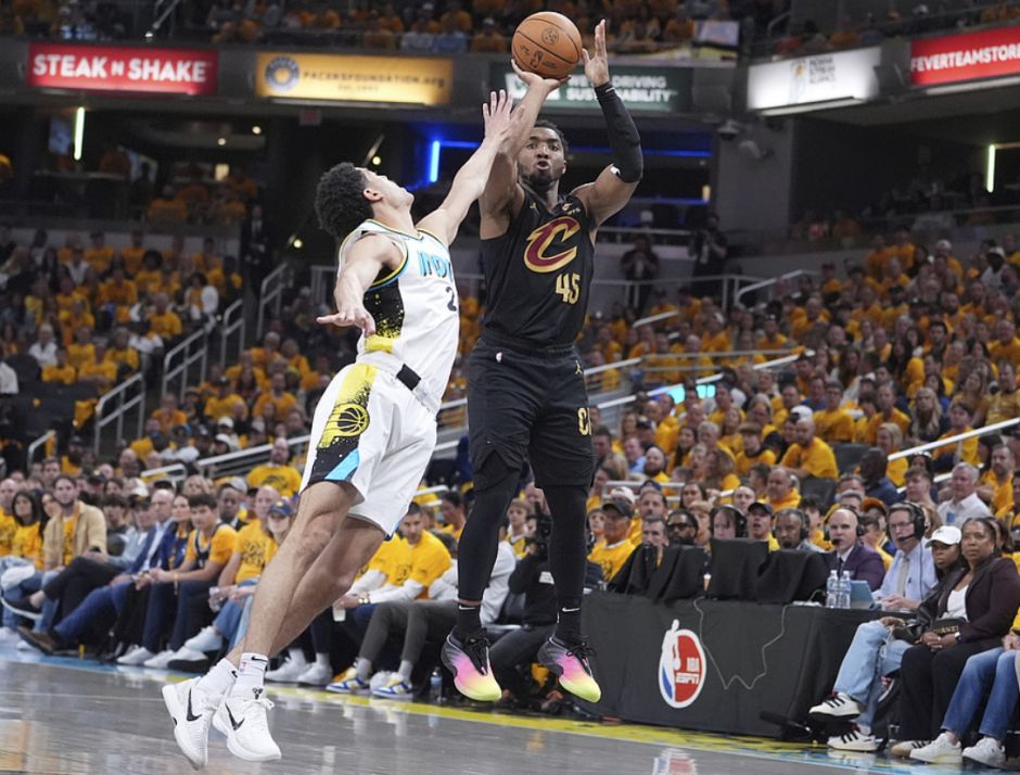 NBA季后赛战报：骑士先发五虎110分大胜步行者总分1-2 米切尔43+9