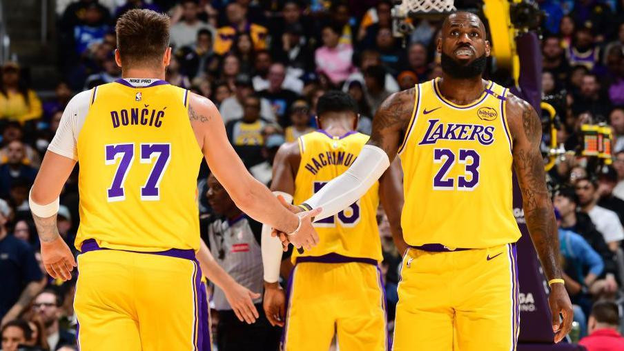 前NBA球员JR史密斯谈湖人：詹姆斯东契奇堪称完美组合，潜力无限！