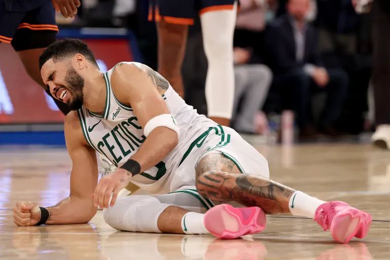 NBA半决赛尼克斯vs凯尔特人G5前瞻：塔图姆跟腱断裂缺阵 布朗能否扳回一城？