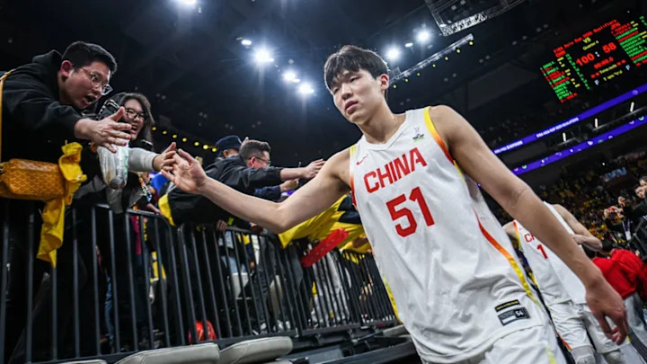 美媒预测2025年NBA模拟选秀榜单：中国球员杨瀚森将在22顺位被老鹰选中！