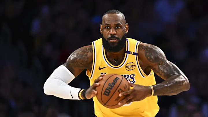 历史第一人！詹姆斯第21次入选NBA常规赛最佳阵容，连续21年入选创造历史！