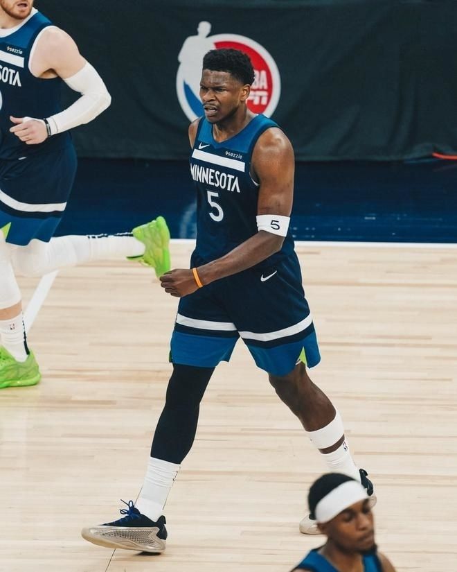 狼崽扳回一城！NBA西决战报：华子30分叫板新科MVP 亚历山大哑火实为养精蓄锐