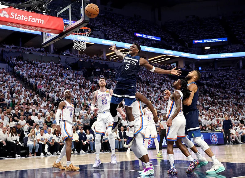 NBA季后赛森林狼vs雷霆G5 首节比赛森林狼命中率低至15%，第一节仅得九分