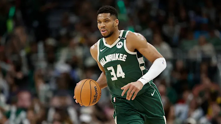美记：NBA联盟中所有球队均已与雄鹿取得联系，就字母哥潜在交易展开沟通