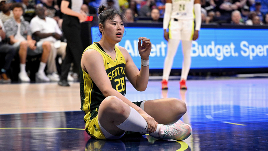 李月汝提出交易申请主要由国家队推动，国家队希望她能在WNBA赛场承担更重要的角色