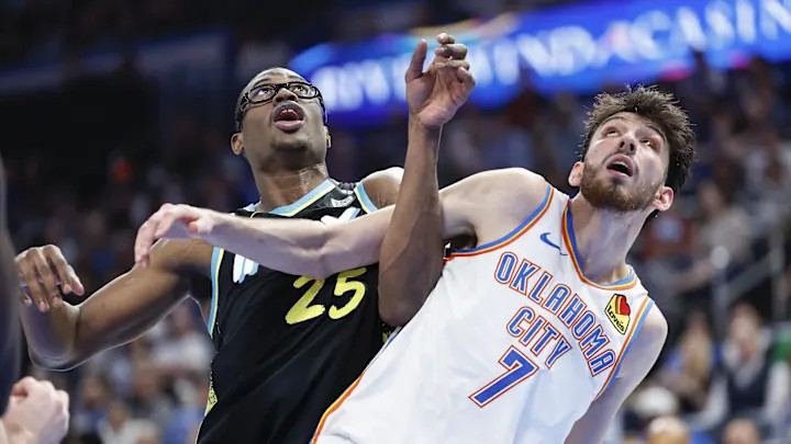 霍姆格伦成为了NBA历史上达成季后赛命中25+记三分且30+次盖帽最年轻的球员