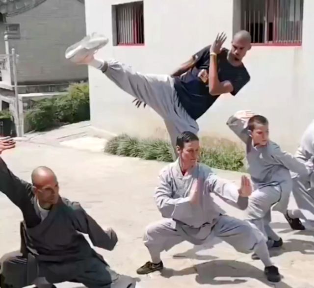 10天没白来！文班亚马少林习武一幕曝光：这一脚帅气吗？