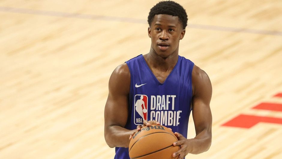 2025NBA选秀球员VJ-埃奇库姆选秀预测：第三顺位