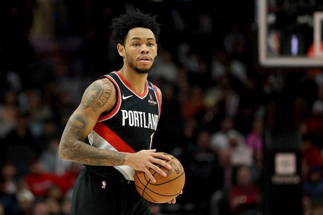 NBA最新交易 西蒙斯与霍乐迪呼唤东家陪跑还是留队？