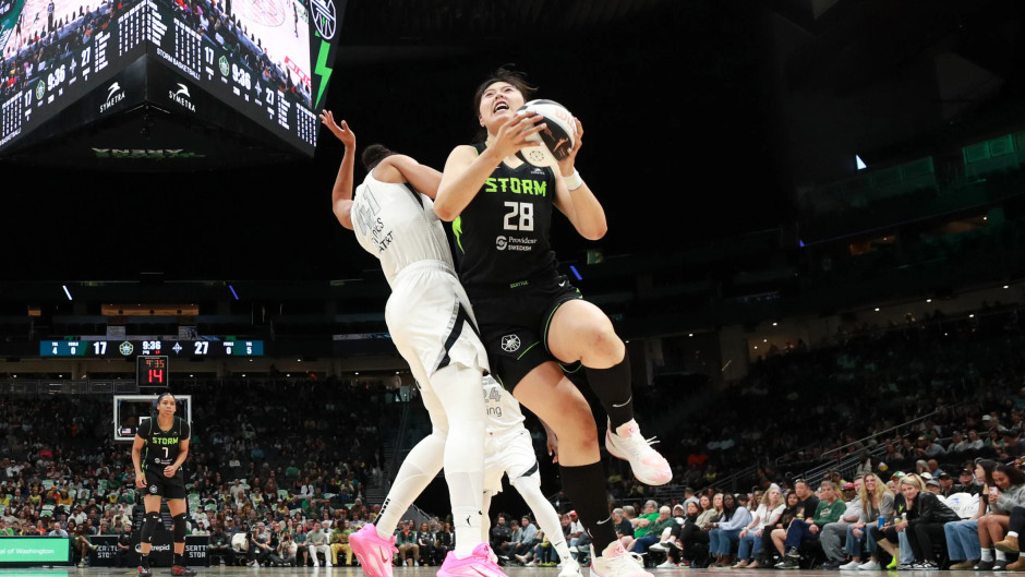 WNBA飞翼击败大梦想 李月汝拿下15个篮板生涯新高 赛后队友大方夸赞