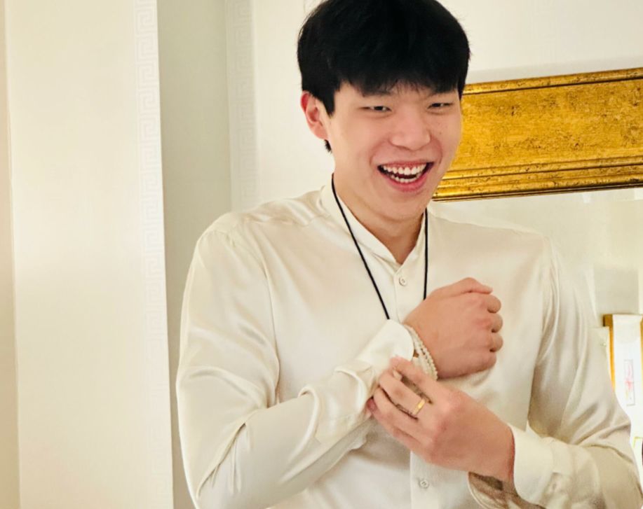 官方预热！杨瀚森穿生日战靴前往选秀大会：目前没有球队做出绝对承诺