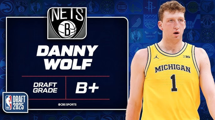 2025年NBA选秀丹尼-沃尔夫 篮网在首轮27顺位选下来自密歇根大学白色巨人