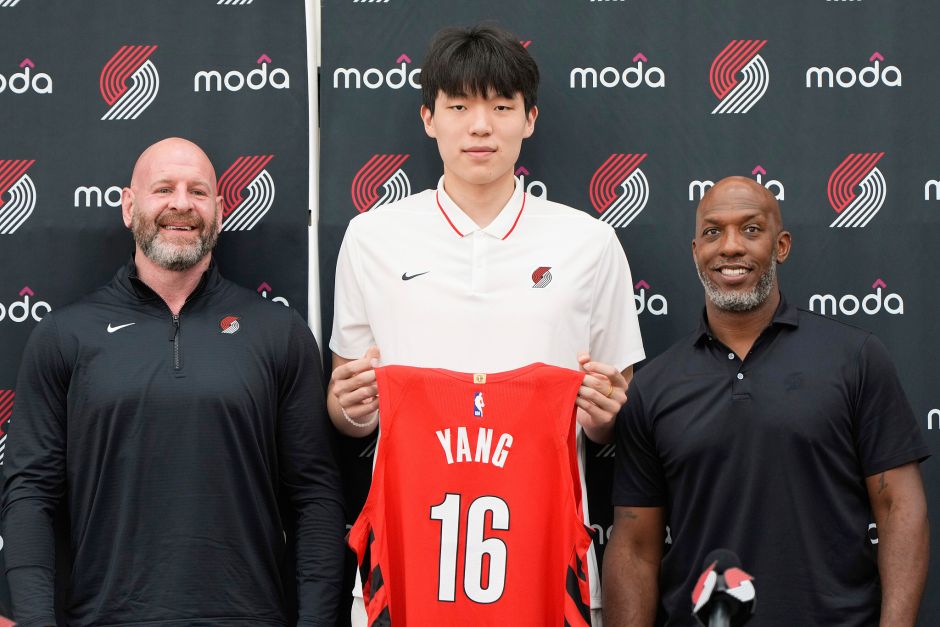 杨瀚森正式亮相开拓者！发布会完整版实录：调侃下次就把翻译踢走