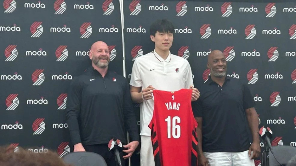 杨瀚森回国征战亚洲杯分析 周琦缺阵中国篮协紧急征召杨瀚森出战亚洲杯是利是弊？