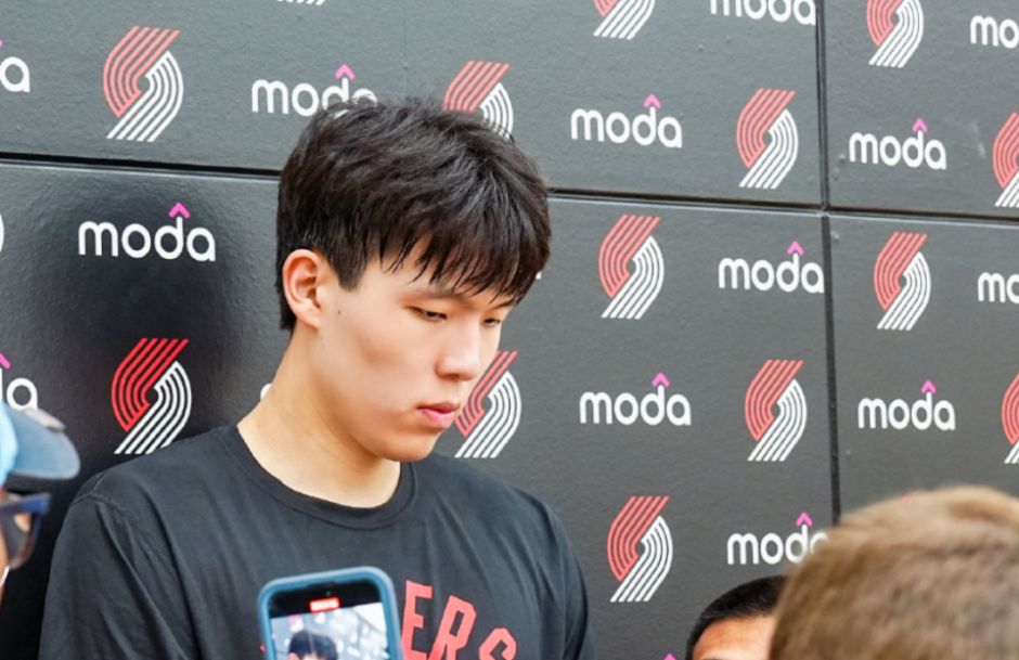 恭喜！杨瀚森首训获满堂彩，征服主帅队友，吕佩尔：他太聪明了