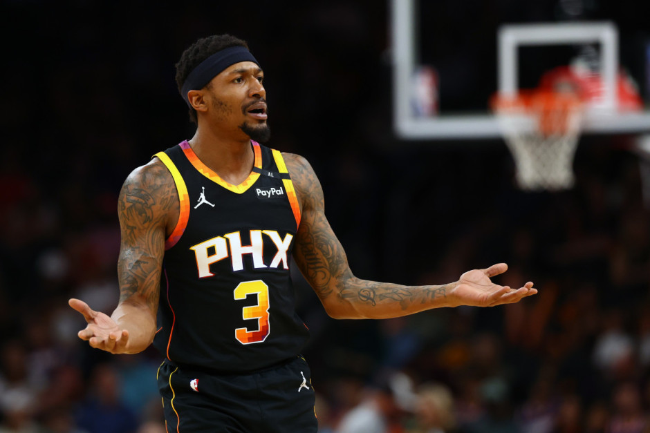 NBA最新交易流言 如果太阳买断比尔 快船拥有一份中产特例并且队比尔十分感兴趣