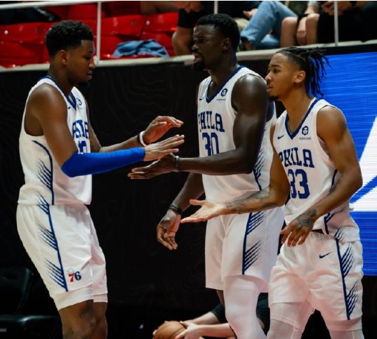 NBA夏联战报：76人1分险胜灰熊获首胜 明茨26分献关键5分逆转