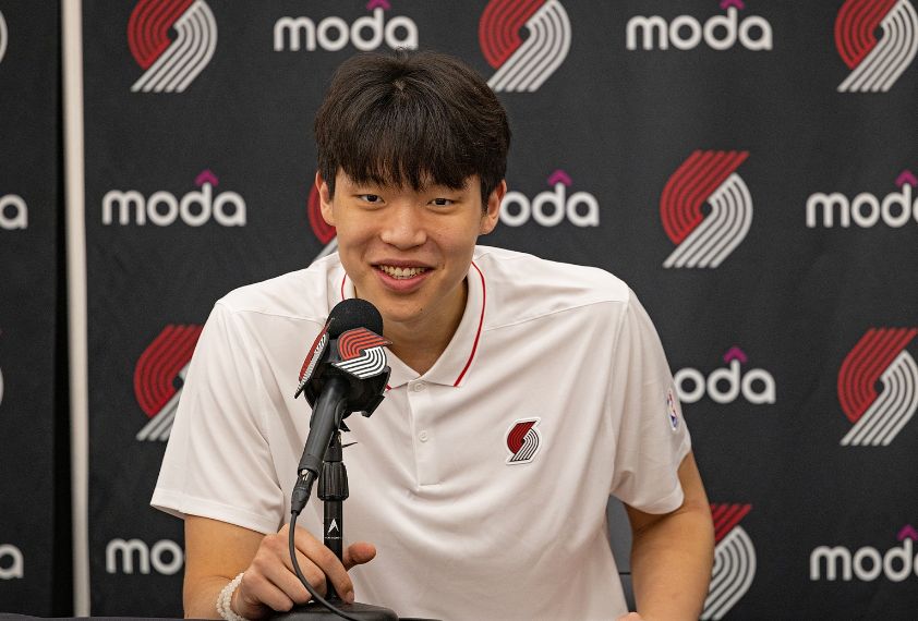 杨瀚森评NBA历史首发五人：詹眉约基奇东契奇欧文 因年龄小全选现役