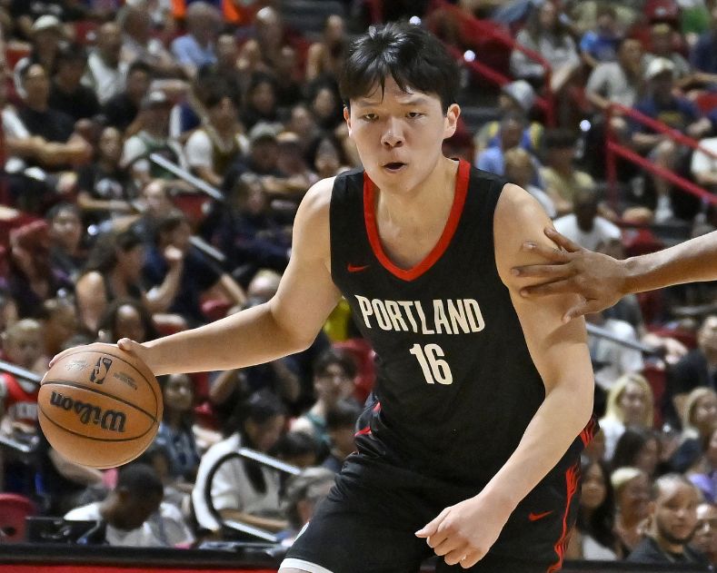 NBA夏联战报：3人驱逐开拓者险胜鹈鹕 杨瀚森15分创新高连献暴扣三分